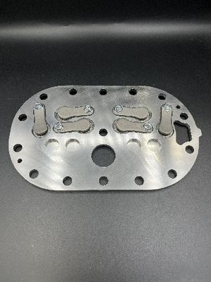 Placa de válvula de compresor de acero inoxidable con regulador y restrictor de presión para aplicaciones industriales