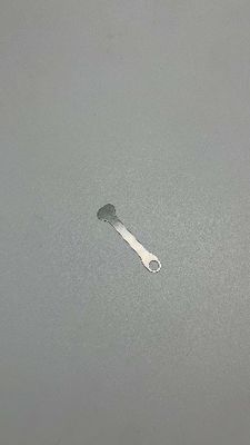 Accesorios para compresores de aire acondicionado con método de procesamiento de estampado